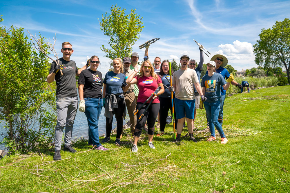 Melaleuca Employee team volunteering at local river walk