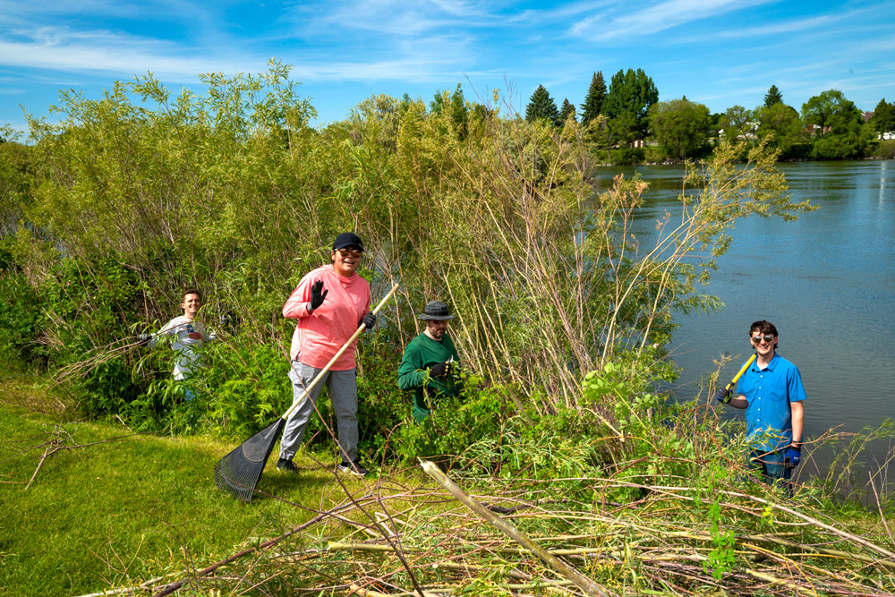 Melaleuca employees cleaning up local river walk