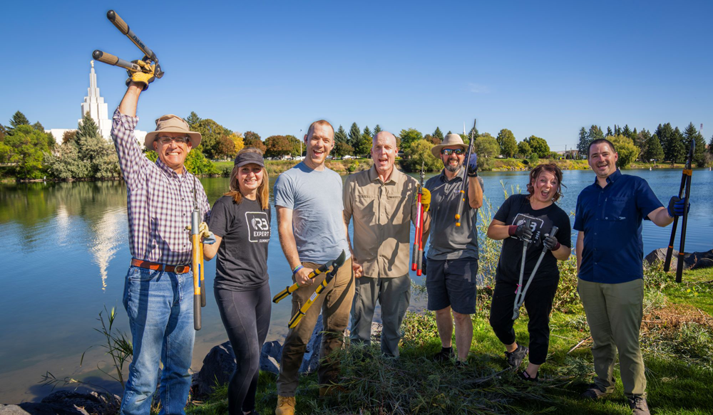 Melaleuca employees volunteering with local parks and recreation departments